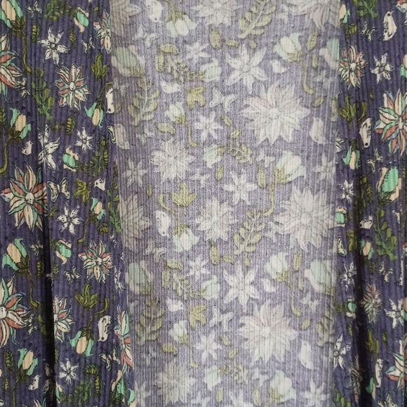 LuLaRoe Sarah Women's Cardigan Purple With Pockets Size XS (Floral Pattern) - Picture 3 of 10